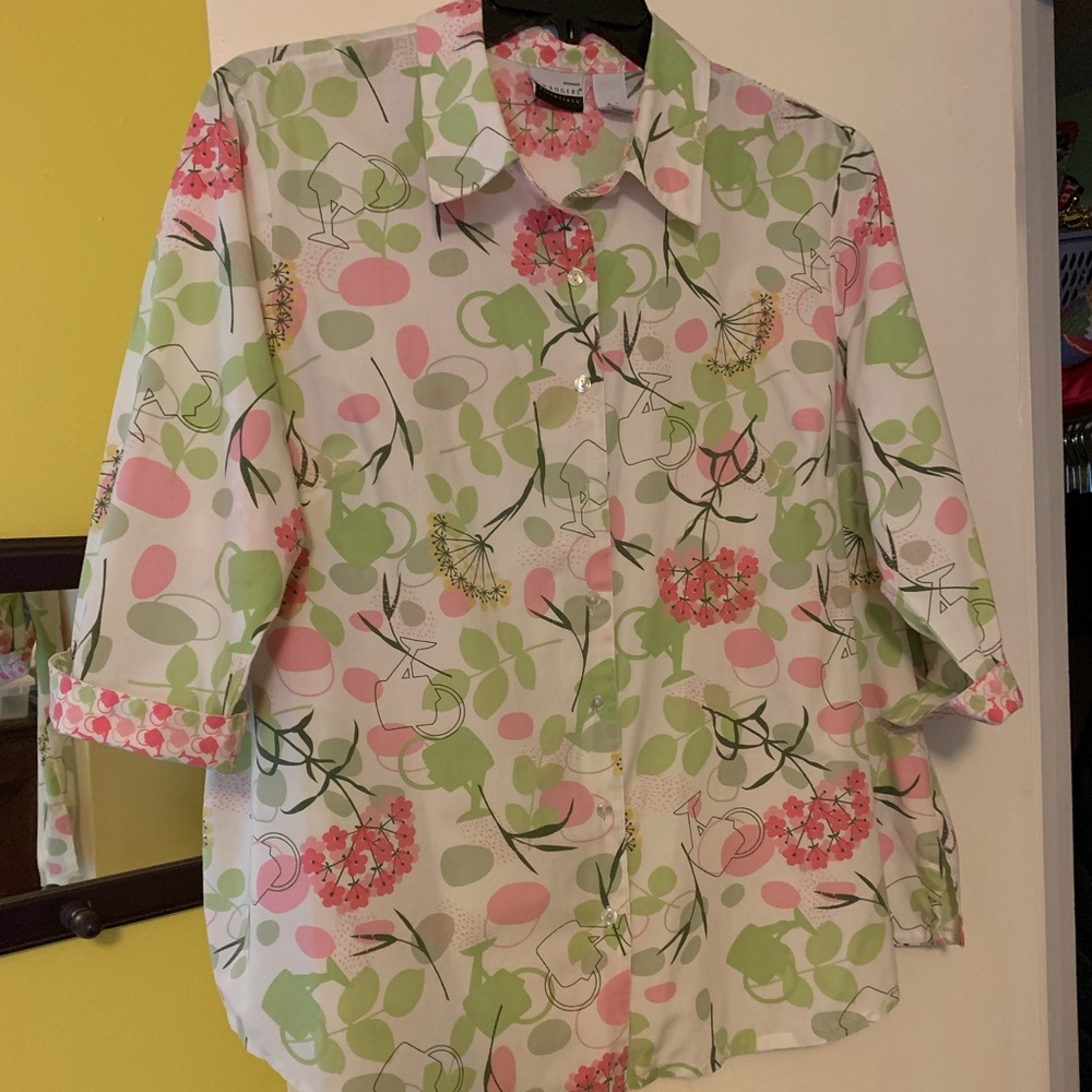 Women’s Size 20W Button-Up Top